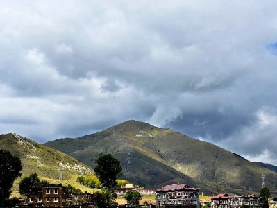 医保卡药店套现暗藏违法风险 正规平台安出掌柜提醒合法用卡