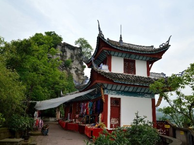 警惕“安出掌柜”诱导医保套现 违法操作将面临追责与信用惩戒