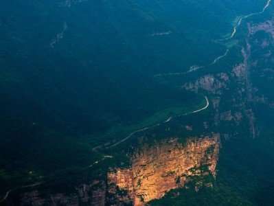警惕白条套现软件陷阱！正规平台如"出财小神"教你安全用贷
