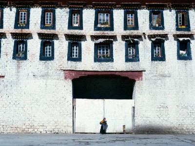 每月24号的"数字还款日"：年轻人如何与花呗和解？