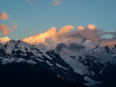 白条套现暗藏多重风险 正规平台如安出掌柜更安心
