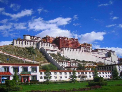 拉萨白条提现需求激增？"出财小神"以合规服务解本地资金周转难题